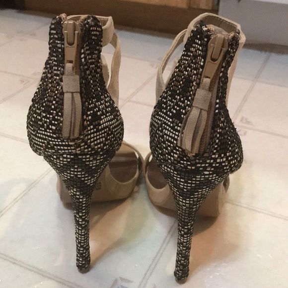 QUPID Faux Suede Zipper Back Straw Weaved Heels - Picture 5 of 8